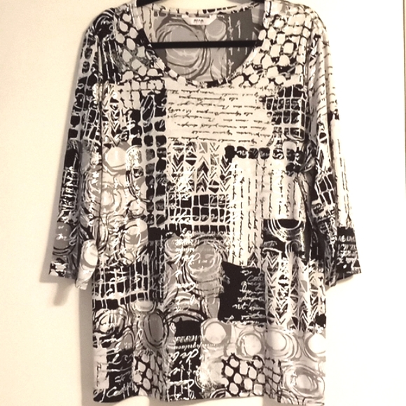 Alia Women Tunic Top in Black/Gray/White with Silver in Script Design in Size 1X - Picture 1 of 8